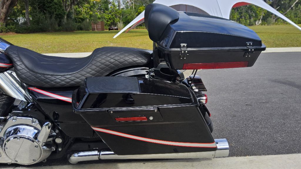 2009 Harley-davidson Street Glide - $9,750