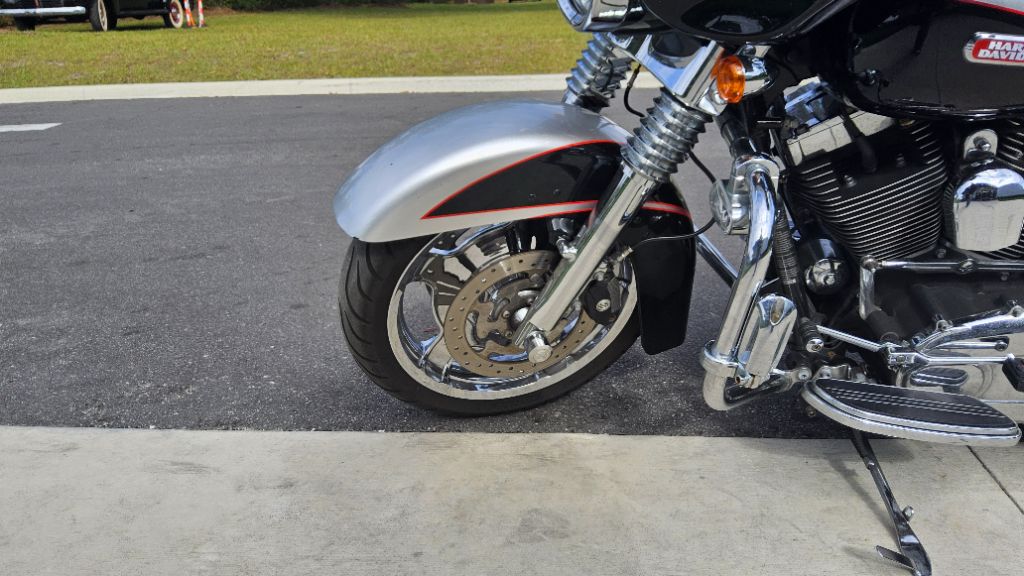 2009 Harley-davidson Street Glide - $9,750