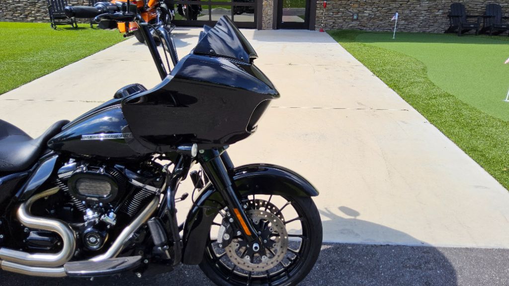 2019 Harley Davidson Roadglide S - $18,500