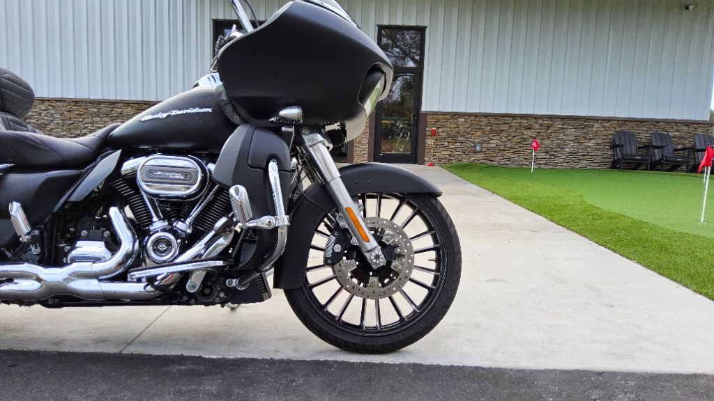 2018 Harley-Davidson Road Glide  photo