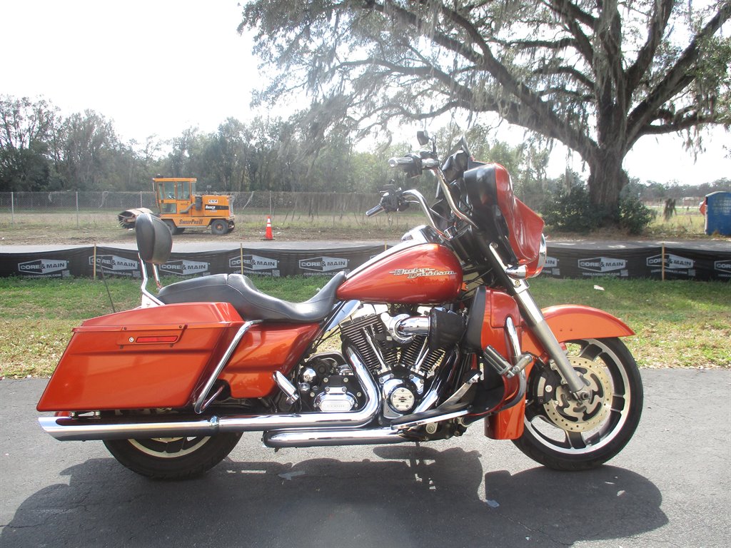 The 2011 Harley-Davidson STREETGLIDE  photos
