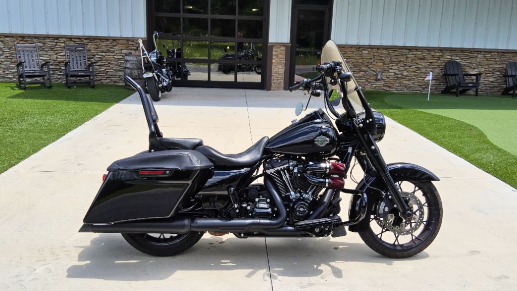 2024 Harley Davidson Roadking S Flhrxs - $20,900