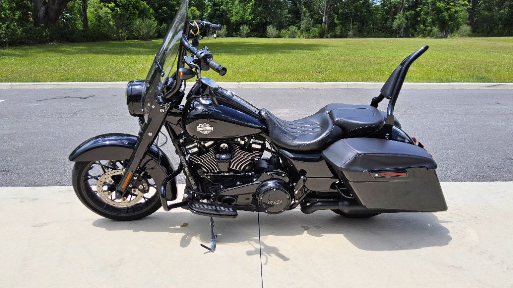 2024 Harley Davidson Roadking S Flhrxs - $20,900