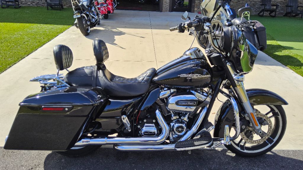 2017 Harley-Davidson FLTRXS Road Glide Special - $14,500