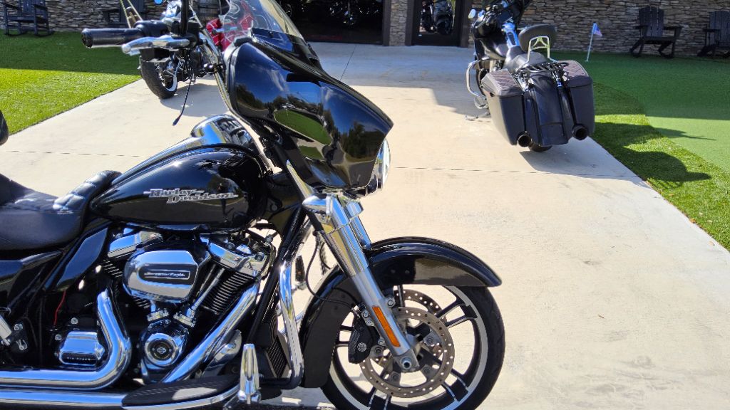 2017 Harley-Davidson FLTRXS Road Glide Special - $14,500