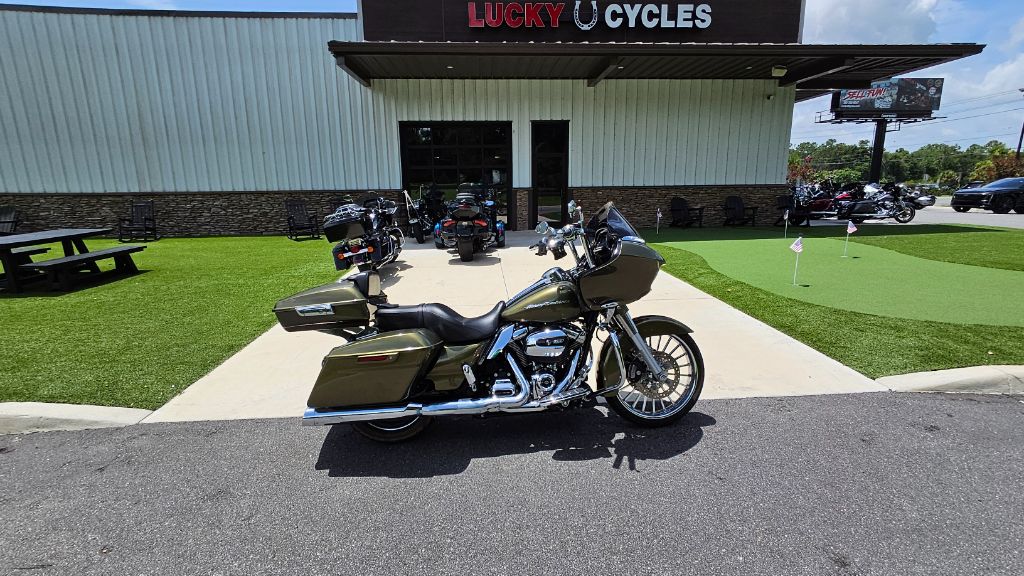 2017 Harley Davidson Road Glide S  - $17,500