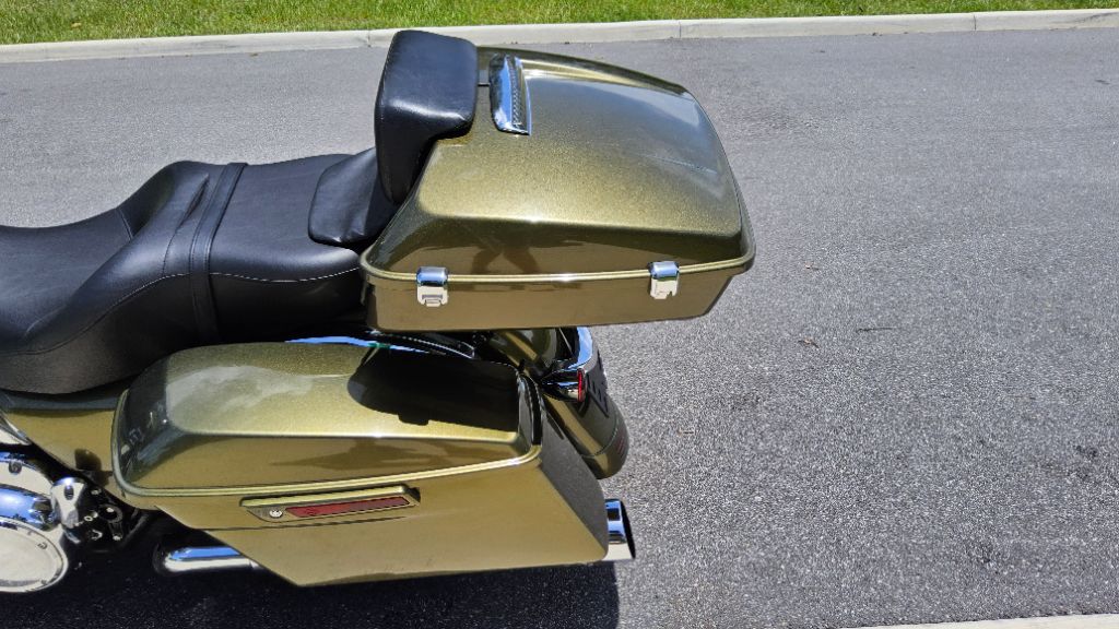 2017 Harley Davidson Road Glide S  - $17,500