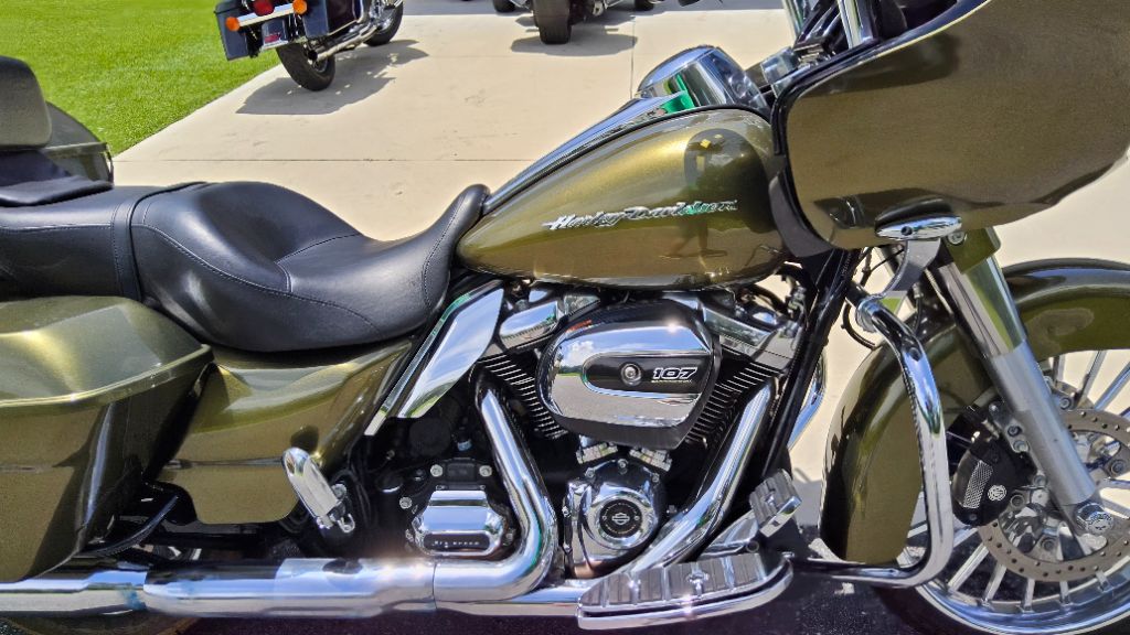 2017 Harley Davidson Road Glide S  - $17,500