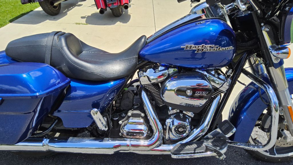 2017 Harley Davidson Street Glide S Flhxs - $15,900