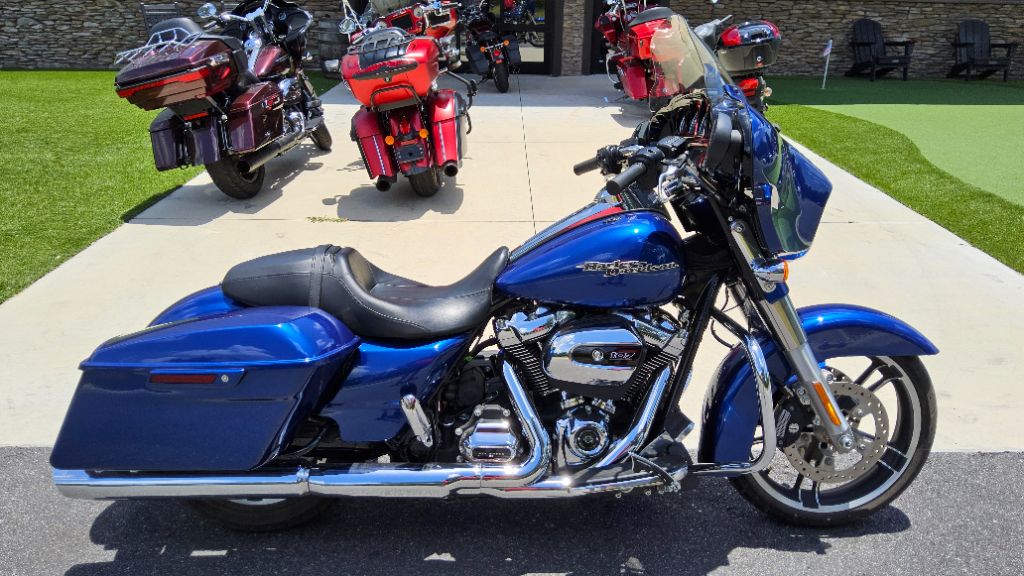 2017 Harley Davidson Street Glide S Flhxs - $15,900