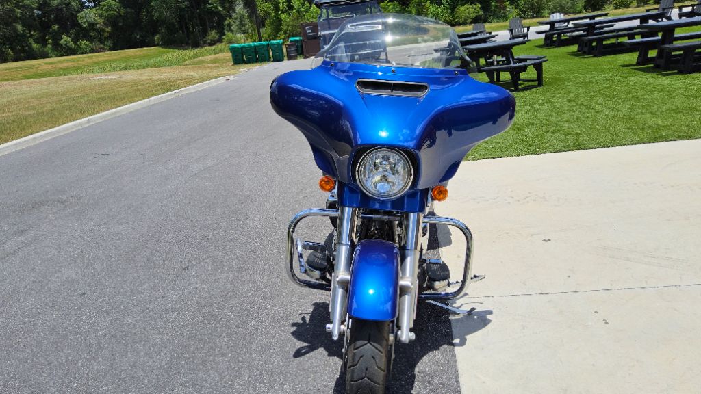 2017 Harley Davidson Street Glide S Flhxs - $15,900