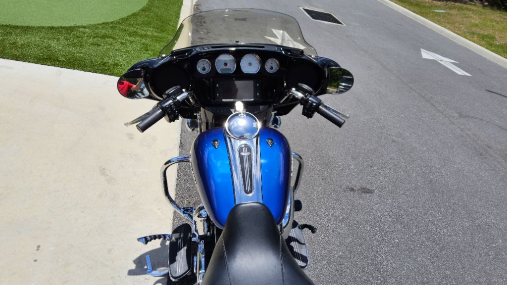 2017 Harley Davidson Street Glide S Flhxs - $15,900