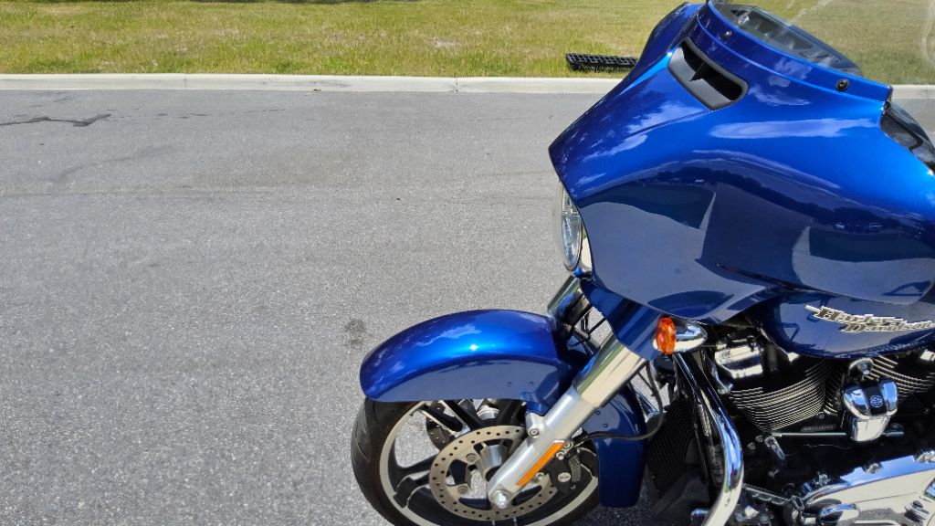 2017 Harley Davidson Street Glide S Flhxs - $15,900