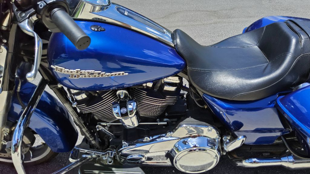 2017 Harley Davidson Street Glide S Flhxs - $15,900