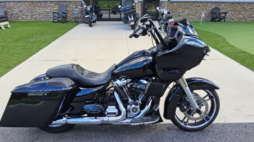 2019 Harley-davidson Road Glide - $15,900