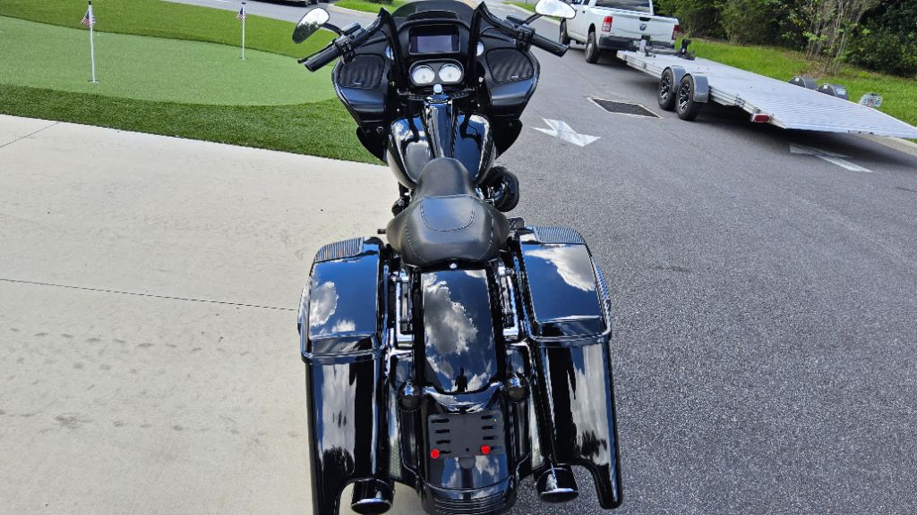 2019 Harley-davidson Road Glide - $15,900