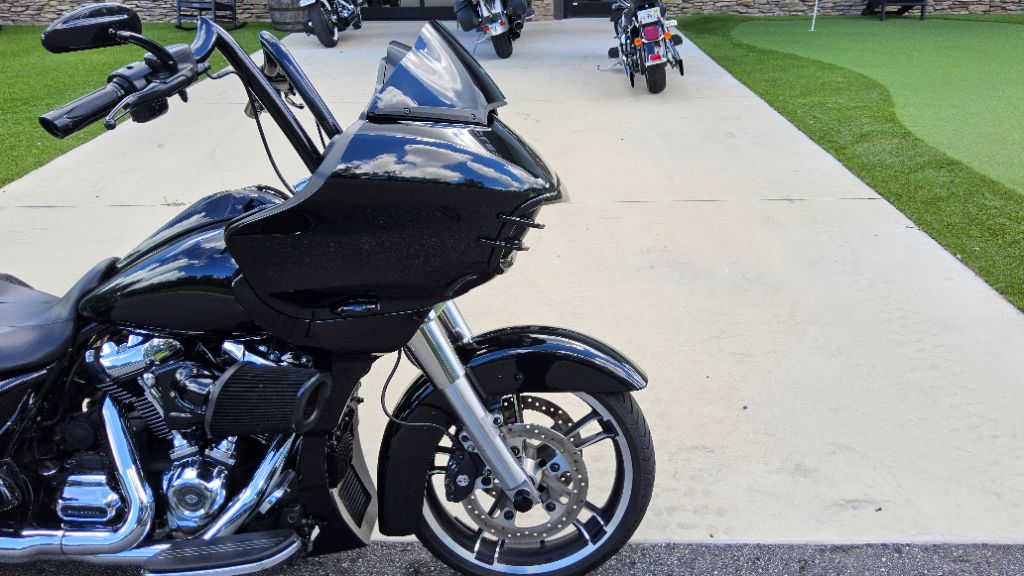 2019 Harley-davidson Road Glide - $15,900