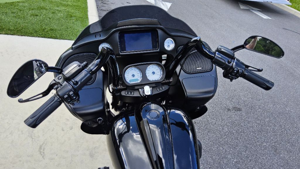 2019 Harley-davidson Road Glide - $15,900
