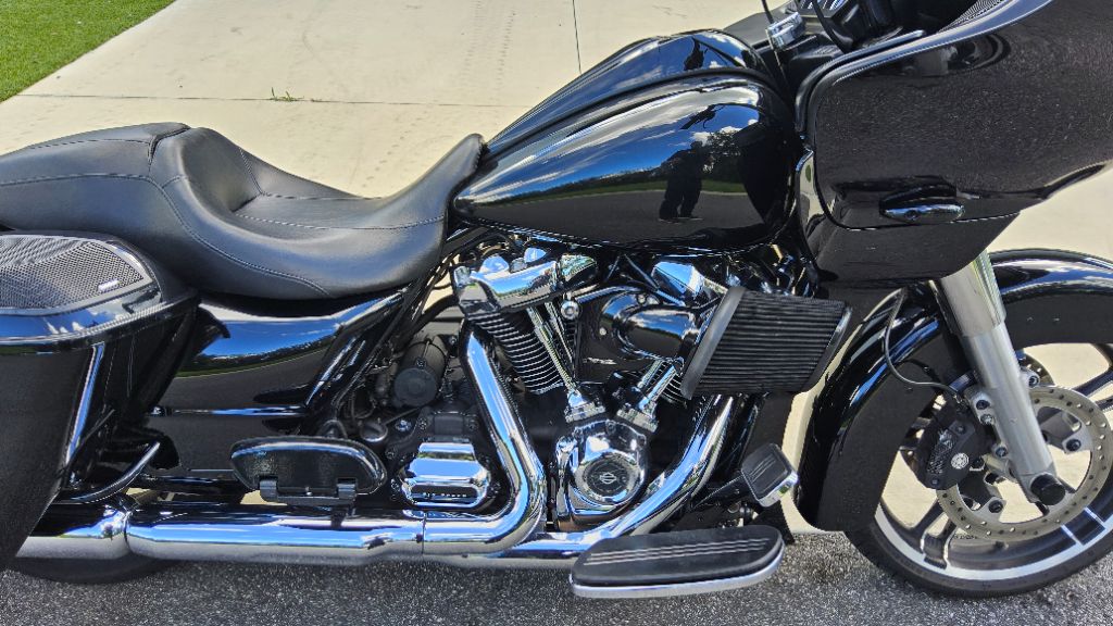 2019 Harley-davidson Road Glide - $15,900