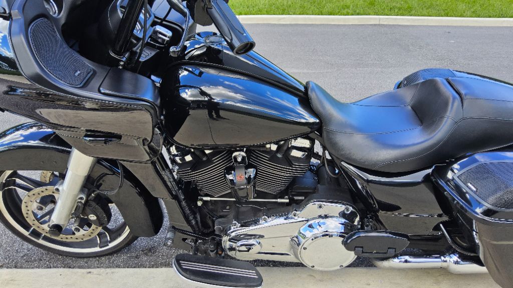 2019 Harley-davidson Road Glide - $15,900