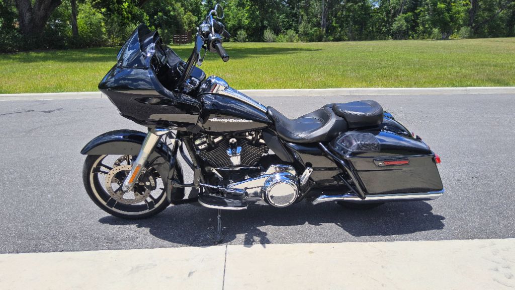 2017 Harley Davidson Road Glide S Fltrxs - $14,500