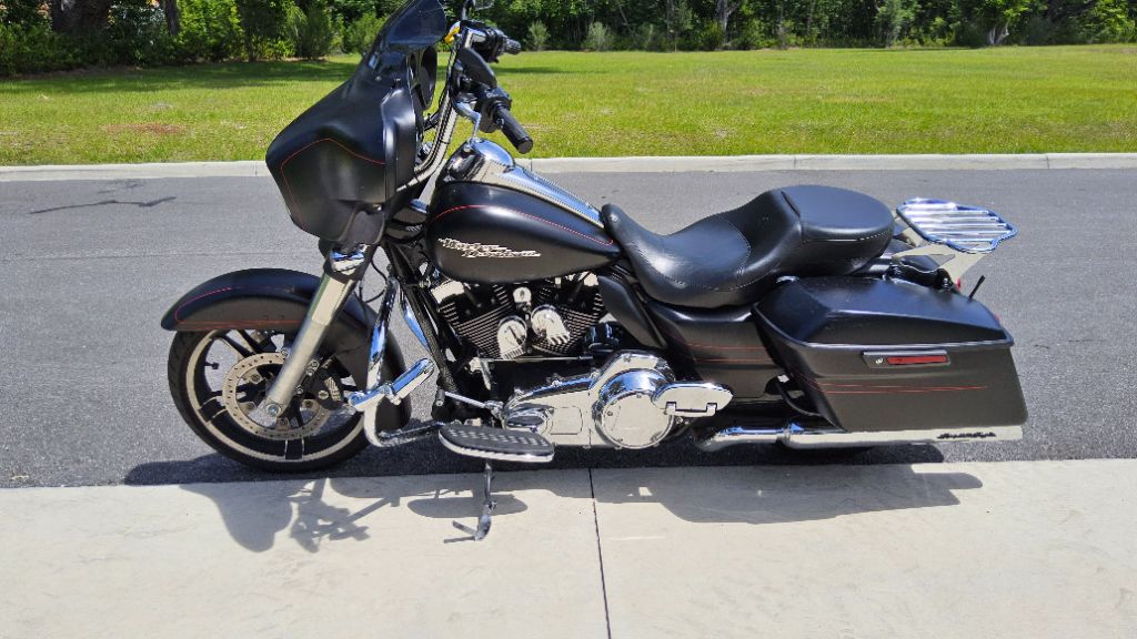 2015 Harley Davidson Streetglide S Flhxs - $12,900
