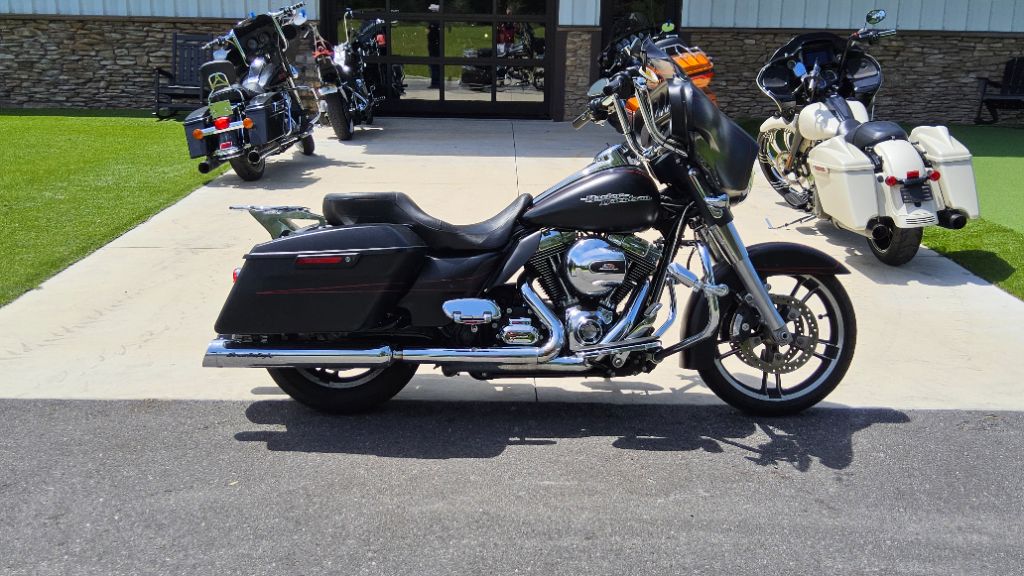 2015 Harley Davidson Streetglide S Flhxs - $12,900