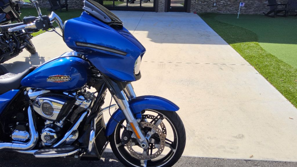 2025 Harley-Davidson FLHX Street Glide - $23,900