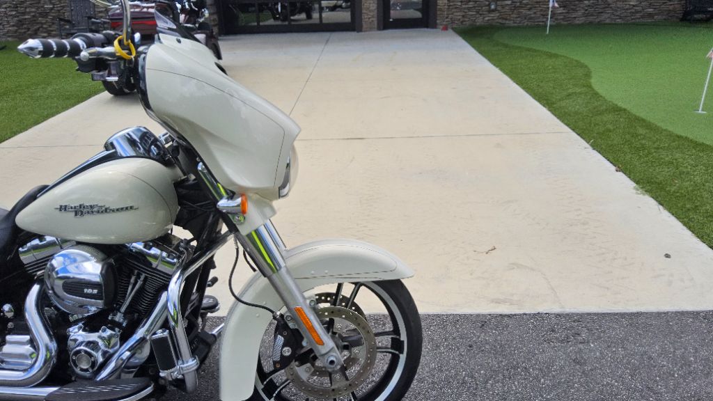 2014 Harley-davidson Street Glide Special - $12,500
