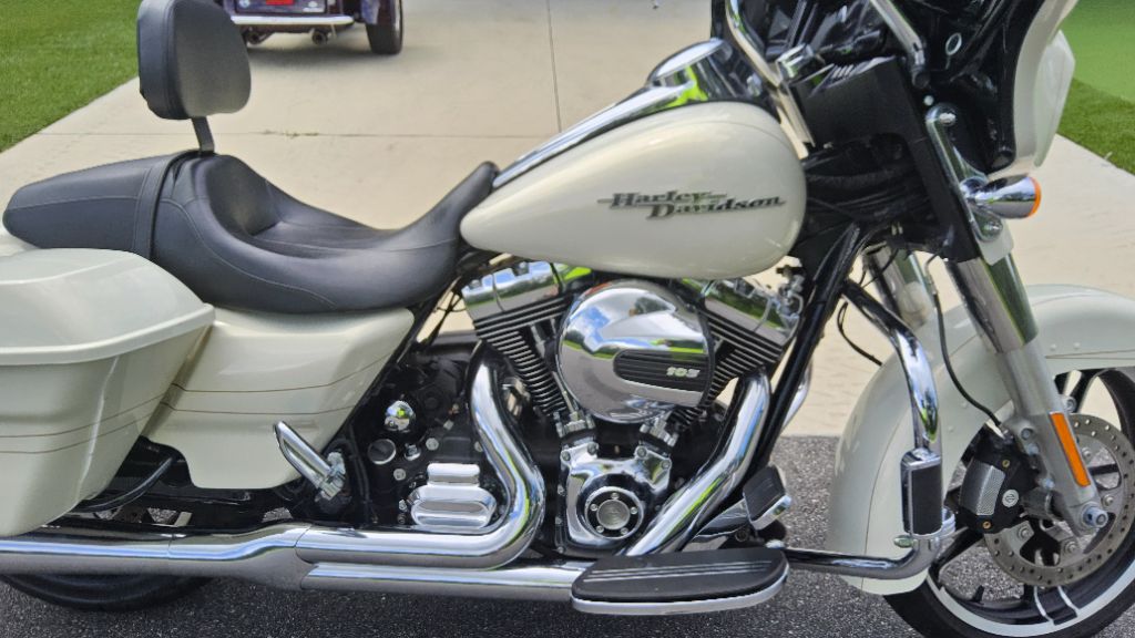 2014 Harley-davidson Street Glide Special - $12,500