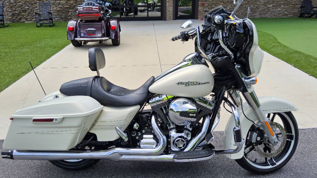 2014 Harley-davidson Street Glide Special - $12,500