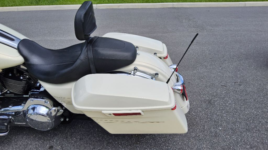 2014 Harley-davidson Street Glide Special - $12,500