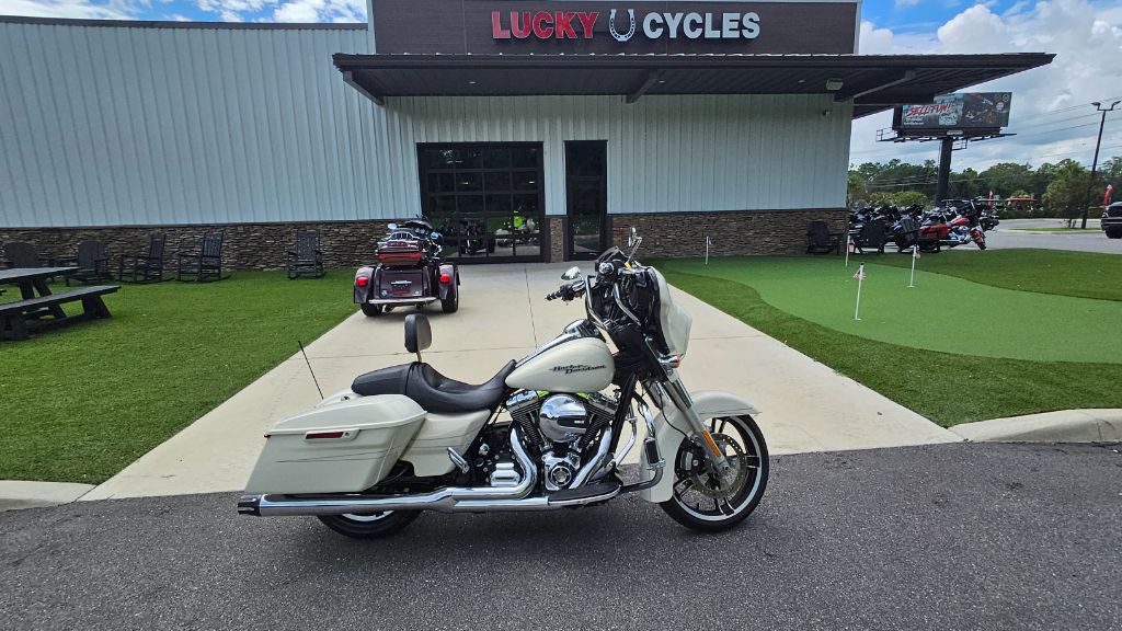 2014 Harley-davidson Street Glide Special - $12,500