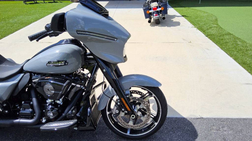 2025 Harley Davidson Streetglide Flhx - $25,995
