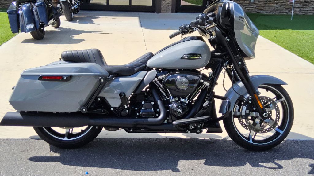 2025 Harley-davidson Street Glide - $25,995