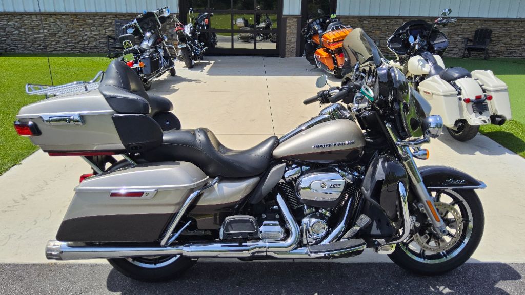 2018 Harley Davidson Limited Flhtk - $13,995