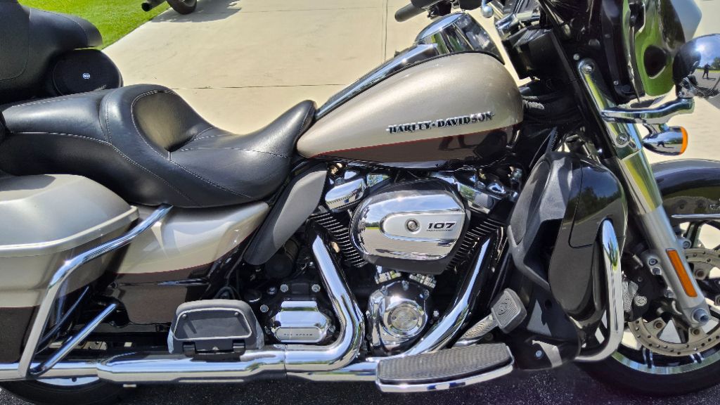2018 Harley Davidson Limited Flhtk - $13,995