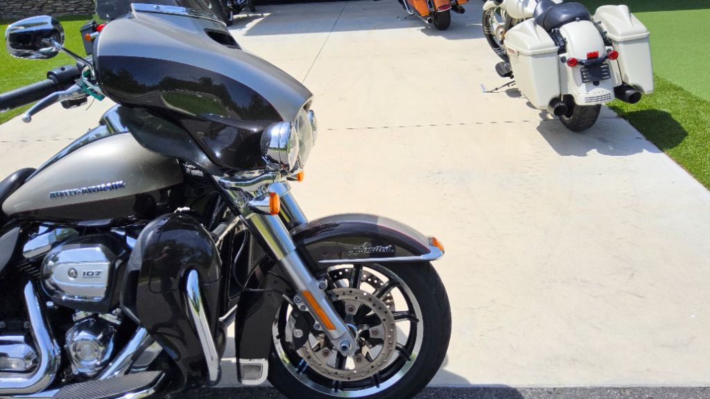 2018 Harley Davidson Limited Flhtk - $13,995