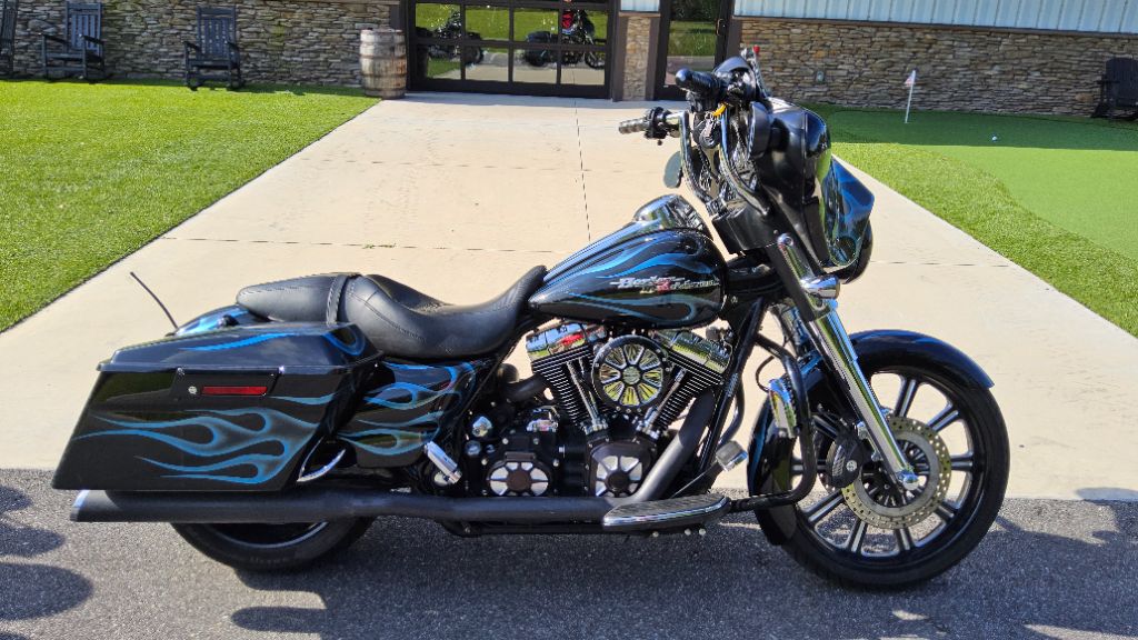 2010 Harley-davidson Street Glide - $8,995