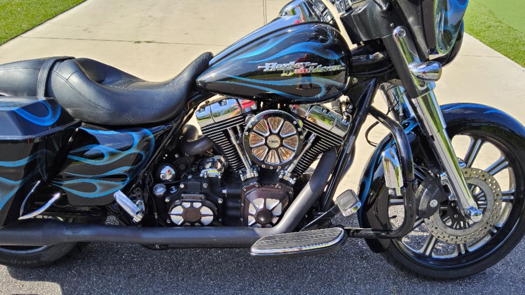 2010 Harley-davidson Street Glide - $8,995