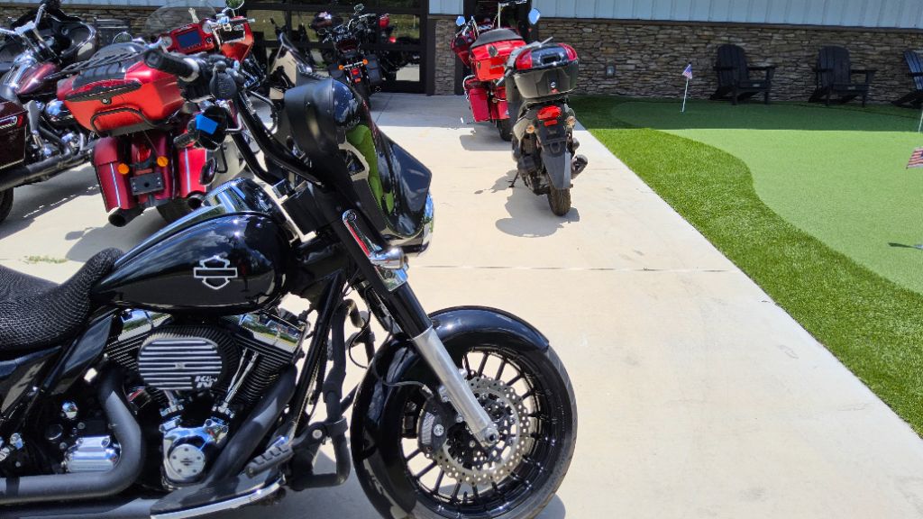 2012 Harley Davidson Streetglide - $12,500