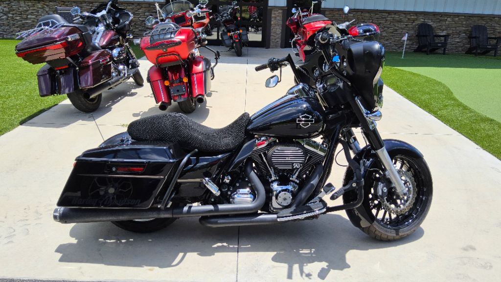 2012 Harley Davidson Streetglide - $12,500