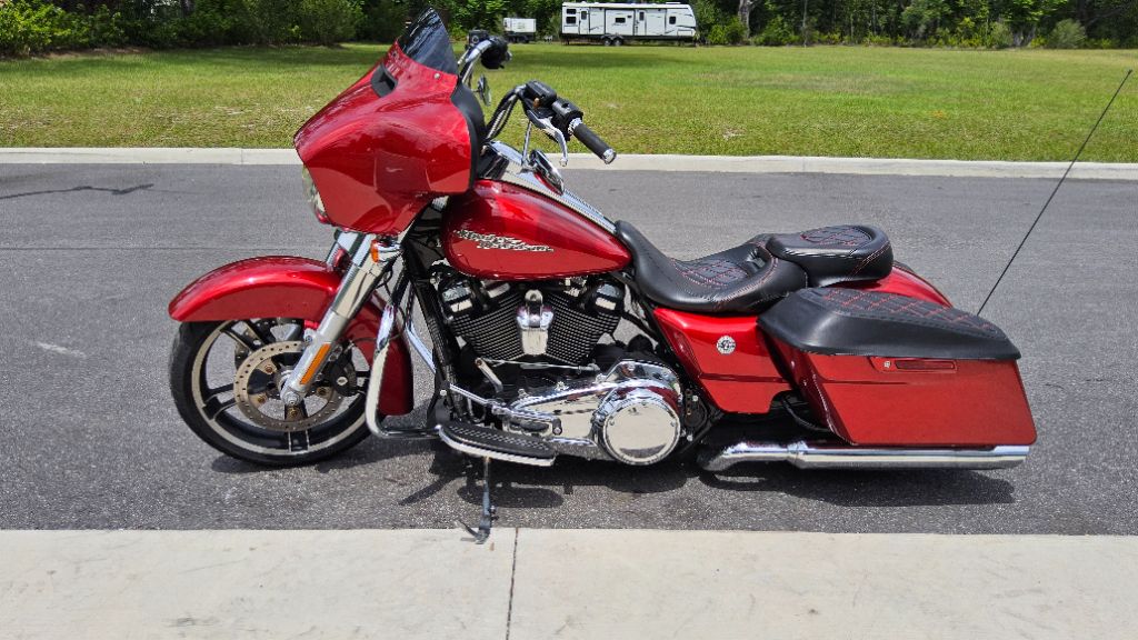 2018 Harley-Davidson FLHX Street Glide - $13,995