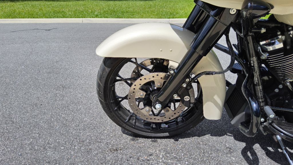 2022 Harley-davidson Road Glide Special - $21,900