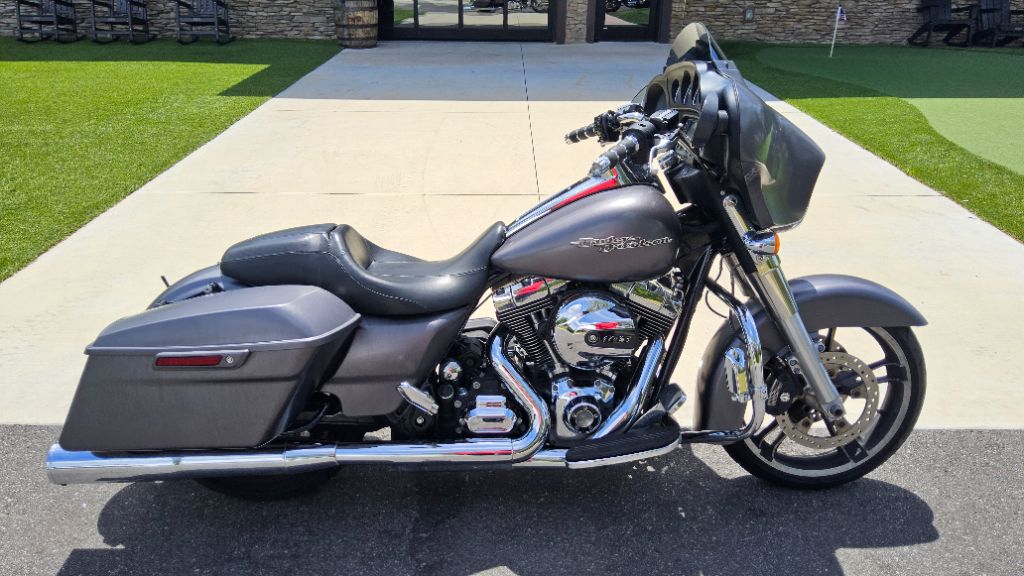 2015 Harley-Davidson FLTRX Road Glide - $11,500