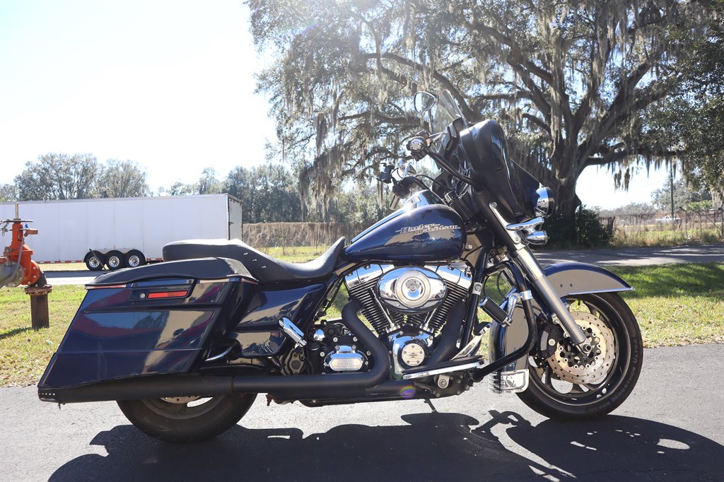 The 2012 Harley-Davidson STREETGLIDE  photos