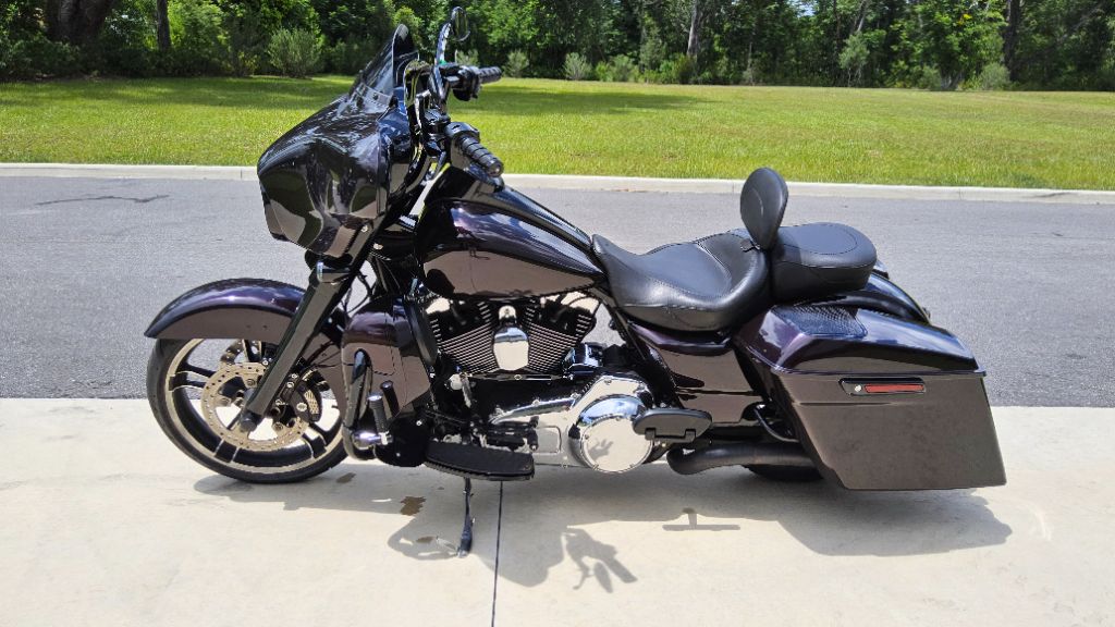 2016 Harley-davidson Street Glide Special - $14,995