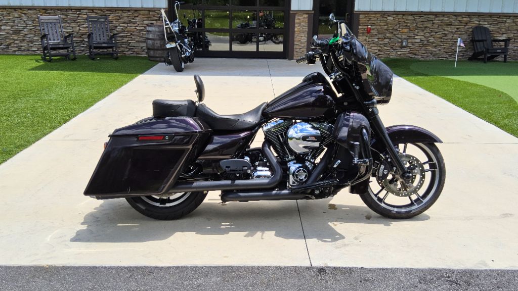 2016 Harley-davidson Street Glide Special - $14,995
