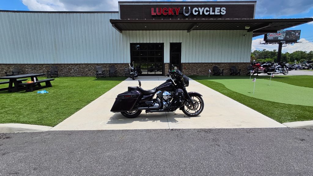 2016 Harley-davidson Street Glide Special - $14,995