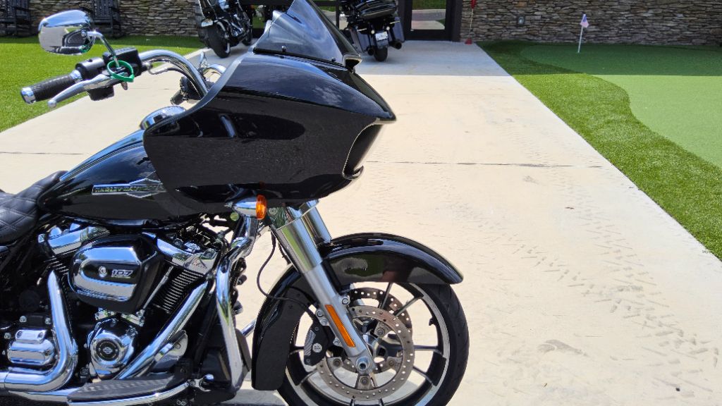 2023 Harley-davidson Road Glide - $17,500